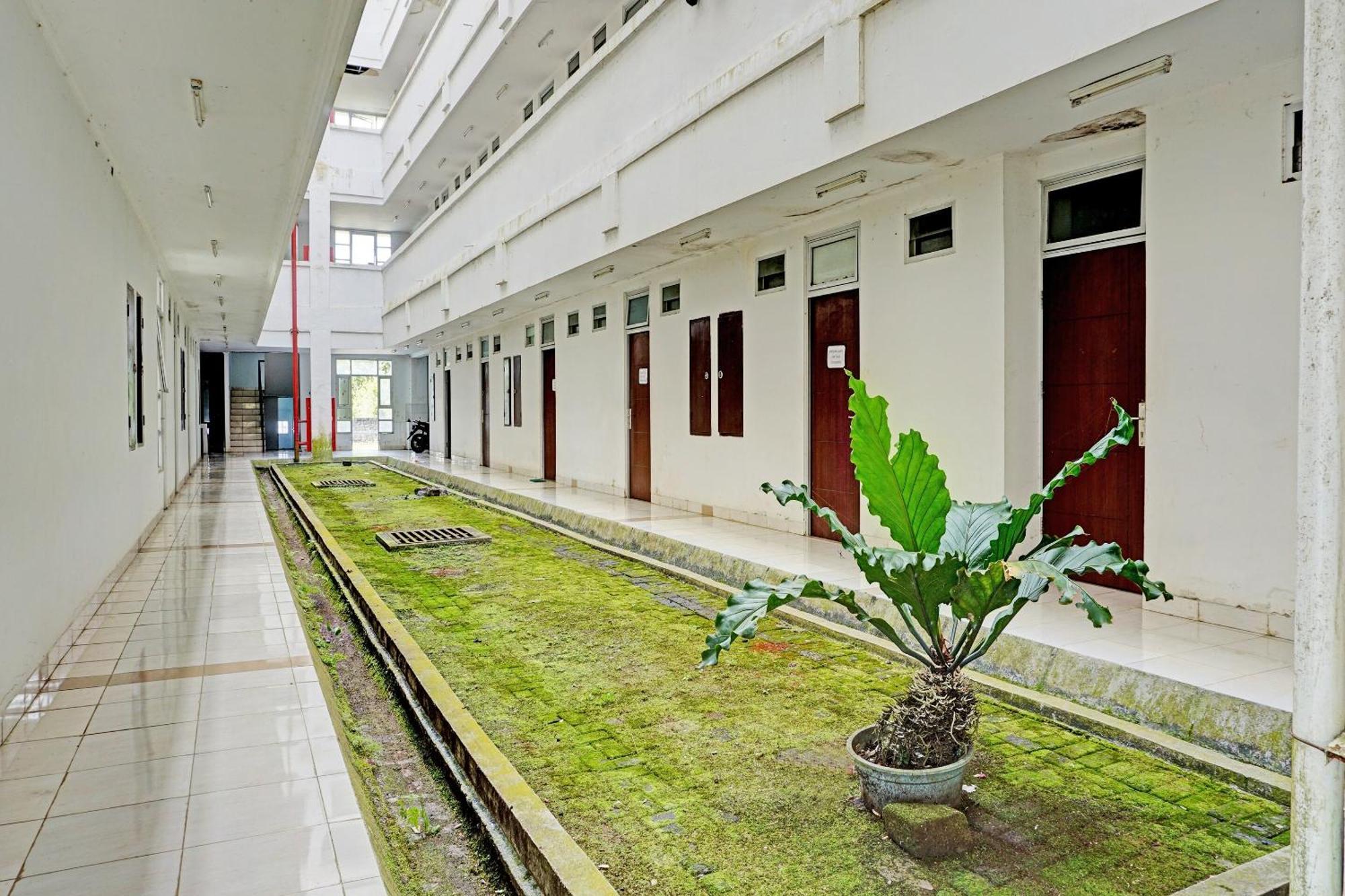 Spot On 92374 Penginapan Rusunawa Malang Kültér fotó